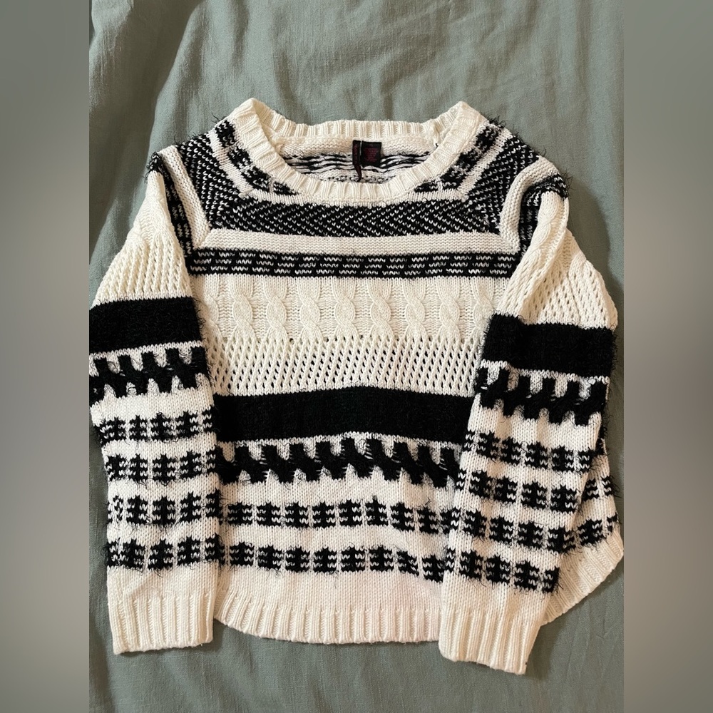 Jessica Simpson black and white woven winter sweater